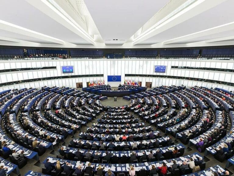 Brüssel: Pleitegeier über EU-Pensionsfonds — Bild: Diliff  / Wikimedia (CC BY-SA 3.0)