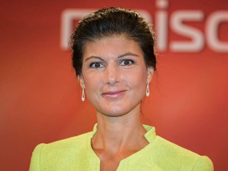 Wagenknecht nimmt an Fernseh-Kochshow teil — Bild: Superbass / Wikimedia (CC-BY-SA-4.0)
