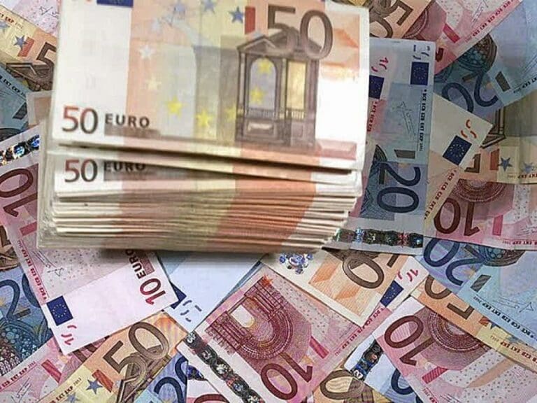 24-Stunden-Pflege: Kroatische “Pflegerin” stahl Wehrloser zehntausende Euro und verschwand — Bild: Europa credito urgente / Wikimedia (CC-BY-SA-4.0)