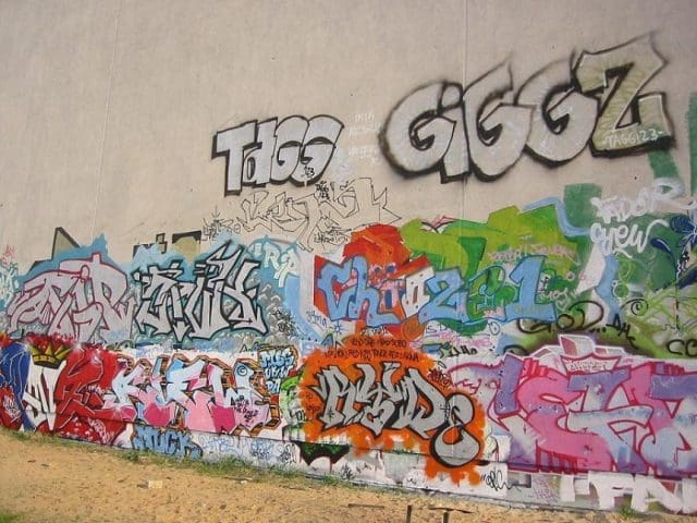 Illegale Graffitis sind strafrechtlich zu ahndende Sachbeschädigungen – SPÖ und Grüne wollen aber nichts dagegen tun.
