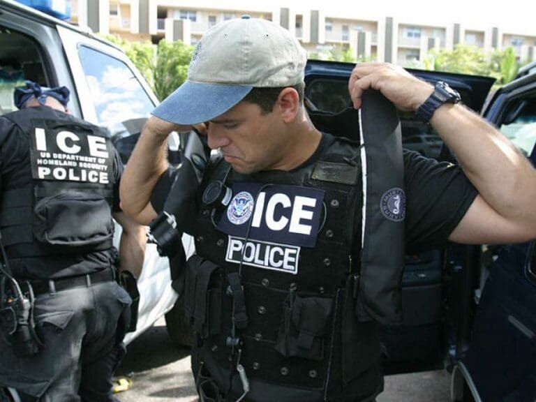 Kalifornien: Aktion scharf gegen Illegale — Bild: U.S. Immigration and Customs Enforcement (ICE) SWAT / Wikimedia (PD)