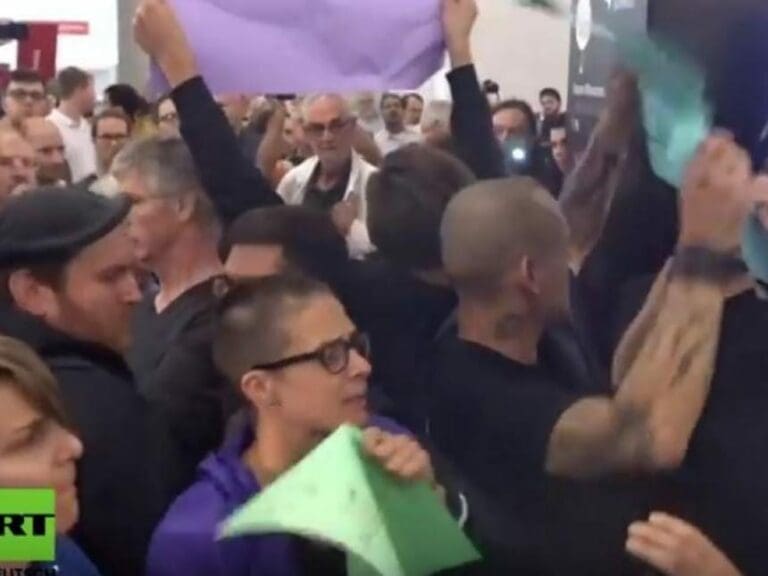 Buchmesse: Verlage gegen Meinungsfreiheit — Bild: RT Deutsch / Screenshot YouTube