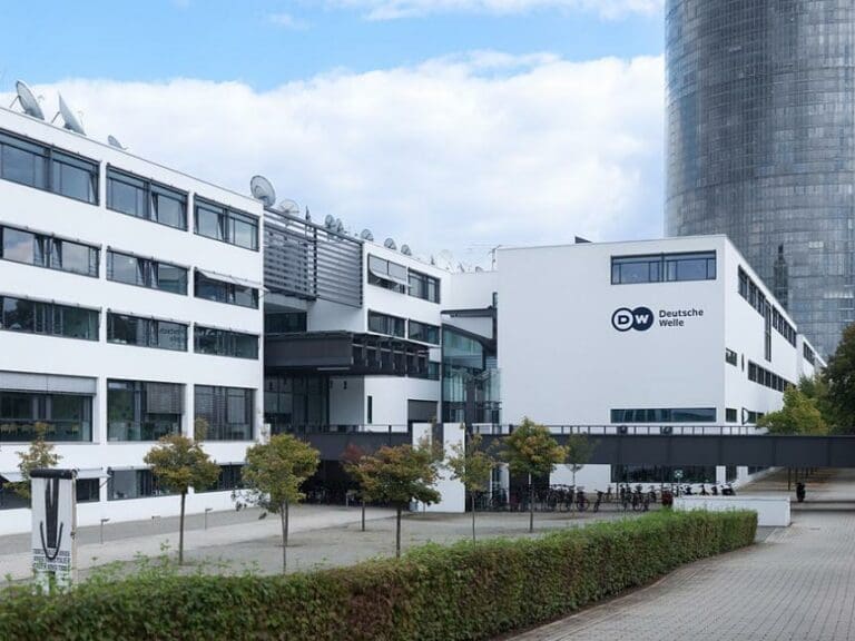 "Jedem Flüchtling ein Haus und 3.000 Euro" — Bild: Christian Wolf  wikipedia.org (CC BY-SA 3.0 de)