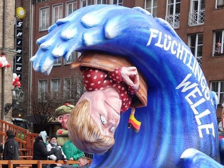 Viele hoffen, dass Angela Merkel von der Flüchtlingswelle selbst weggeschwemmt wird (Bild: letzter Rosenmontagsumzug in Düsseldorf).