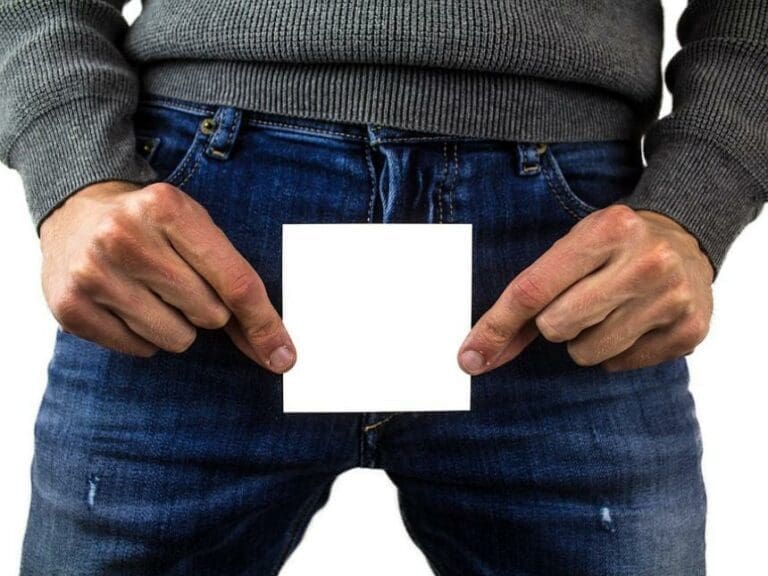„Südländischer“ Exhibitionist belästigt Frau  — derneuemann / pixabay