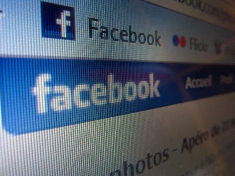 Facebook: Fällt der Gigant? — Bild: Franco Bouly / flickr (CC BY-ND 2.0)