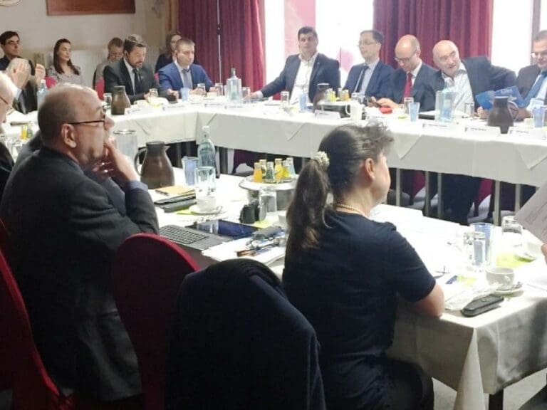 Konferenz mit FPÖ gegen Russland-Sanktionen — Bild: unzensuriert.de