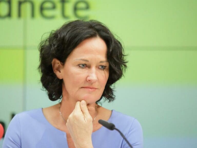 Grüne: Ex-Parteichefin Glawischnig tritt aus — Bild: NFZ