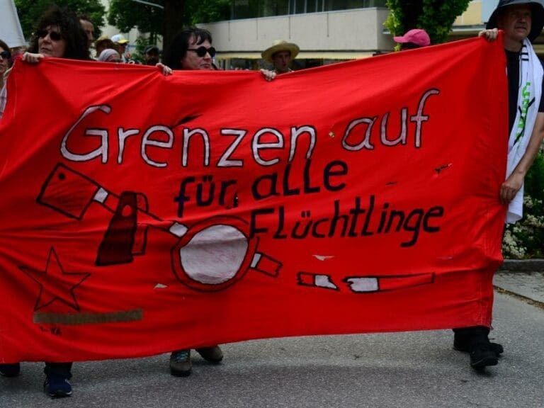 Migration: Neue Propaganda der Medien — Bild: blu-news.org / flickr (CC BY-SA 2.0)