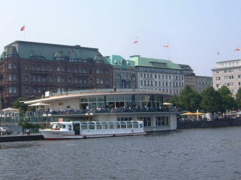 Afrikaner demolierten Hamburger Bürgerhaus — Bild: Wolfgang Meinhart, Hamburg / wikimedia.org (CC-BY-SA-3.0,2.5,2.0,1.0)
