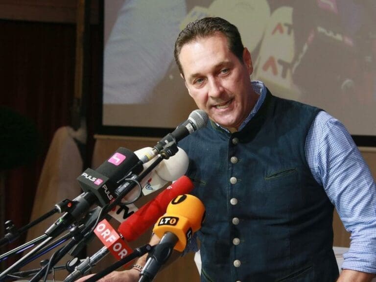 Aschermittwoch: Strache sprach bei AfD und FPÖ — Bild: Cityfoto Team