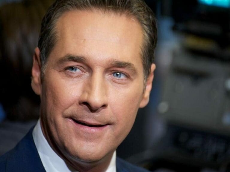 Strache feiert Triumph der Menschlichkeit — Bild: Gregor Tatschl / Wikimedia CC BY-SA 2.0