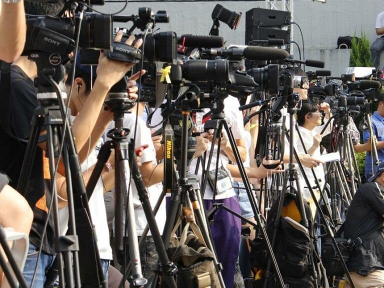 Auch in der Schweiz: Journalisten sind  links — Bild: AndyLeungHK/ pixabay.com (CC0 Creative Commons)