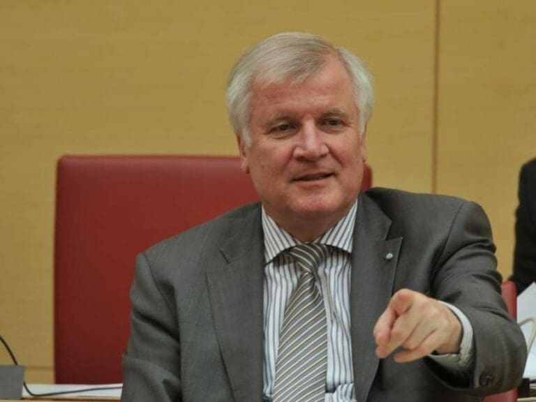 Nach Wahl: Seehofer befürchtet “österreichische Zustände” bald auch in Deutschland — Bild: Ailura / Wikimedia (CC-BY-SA-3.0-DE)