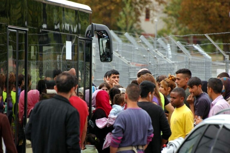 "Multikulti": 13 junge Migranten auf Raub-Tour — Bild: Rados?aw Dro?d?ewski / Wikimedia (CC-BY-SA-4.0)