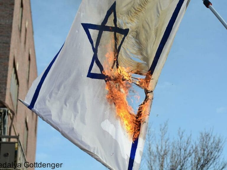 Kurier verschweigt Islam-Antisemitismus — Bild: Gedalya AKA David Gott / Wikimedia (CC BY 2.0)