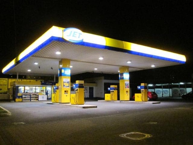 Eine Jet-Tankstelle wie diese überfiel ein Unbekannter in Straßwalchen am Mittwoch Abend.