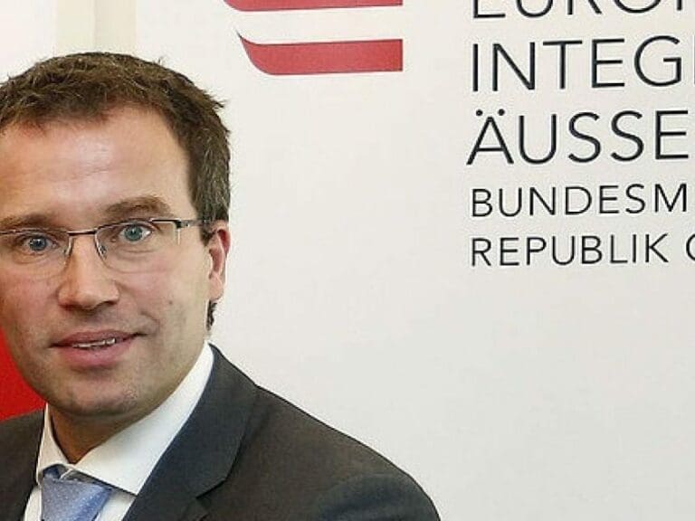 "Muslime bevorzugt": Kopf muss zum Rapport — Bild: Dragan Tatic / Wikimedia CC BY 2.0