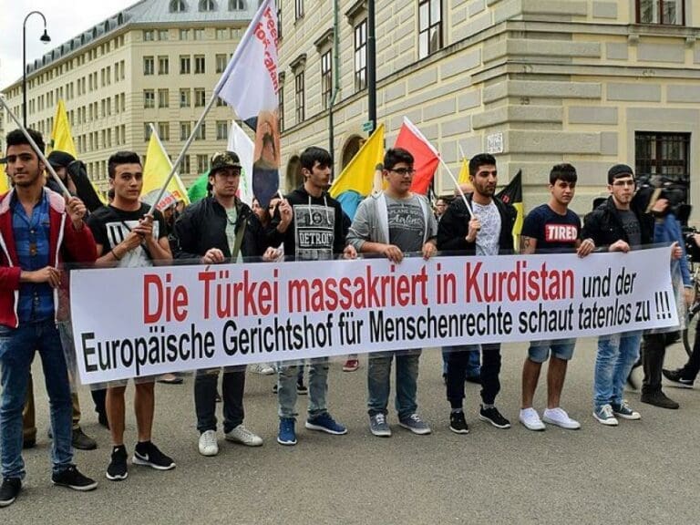Schon wieder: Kurden-Demo in Wien artet aus — Bild: Haeferl /wikimedia.org (CC-BY-SA-3.0)
