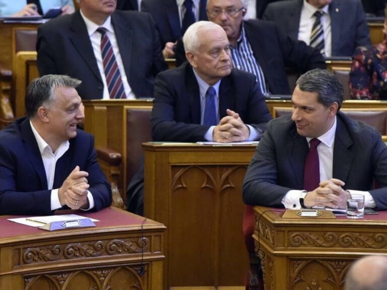 Migranten-Förderung: Orbán gegen EU-Budget — Bild: János Lázár