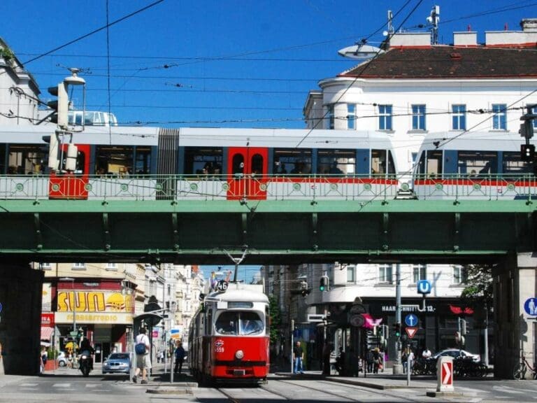 15-jähriger Afghane verletzt zwei Polizisten — Bild: GuentherZ / wikimedia.org (CC-BY-3.0)