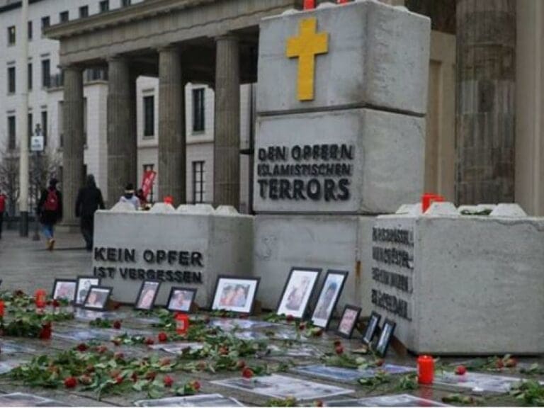 IB setzte Zeichen gegen islamistischen Terror — Bild: Identitäre Bewegung / Screenshot Facebook