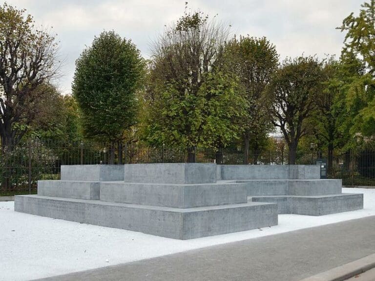 Ballhausplatz: Anti-Nazi-Denkmal als Parkplatz? — Bild: Herzi Pinki / Wikimedia (CC BY-SA 3.0 at)