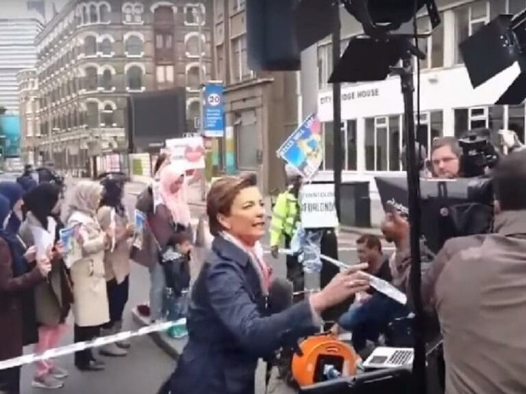 Inszenierte CNN Moslem- Demo gegen Terror? — Bild: Screenshot Deplorable News / YouTube
