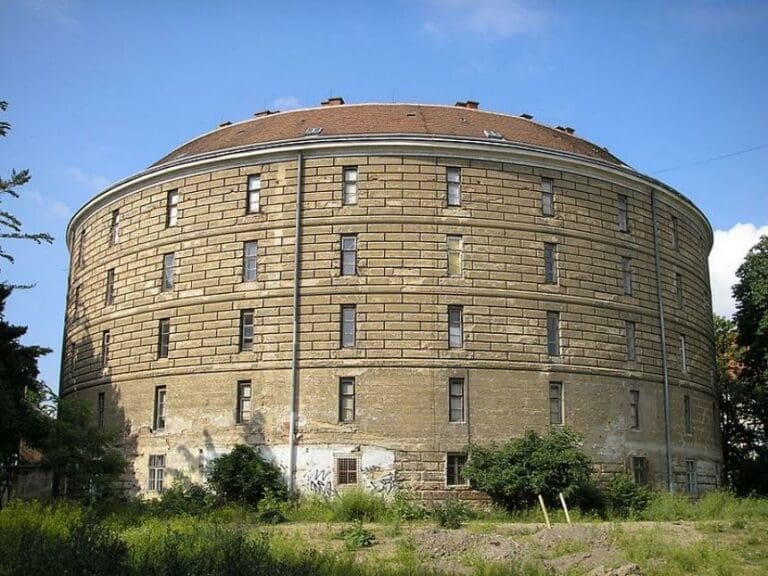 Der Wiener Narrenturm als Pathologie-Museum — Bild: Gryffindor / Wikimedia (CC BY 2.5)