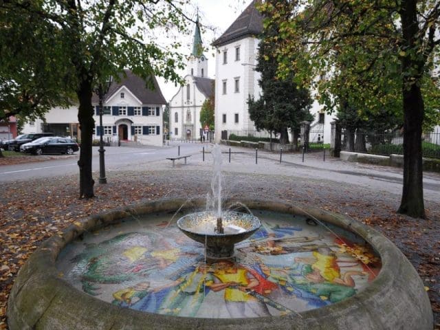 Im idyllischen Hohenems (Bild: Nibelungenbrunnen im Schloss) ereignete sich die Familientragödie im Türken-Milieu.