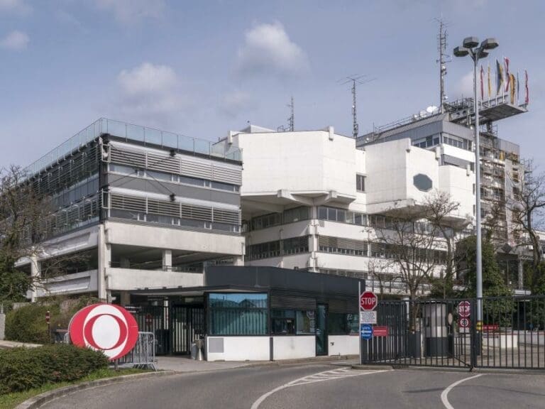 "Im Zentrum" wird zur Bühne der Opposition — Bild: Thomas Ledl / wikimedia.org (CC BY-SA 3.0)