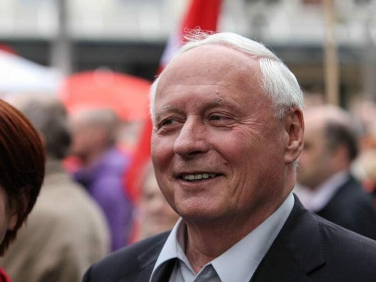 Späte Einsicht nach Wahlschlappe: Flüchtlingspolitik zerstört soziale Gerechtigkeit — Bild: xtranews.de - Flickr / Wikimedia CC BY 2.0