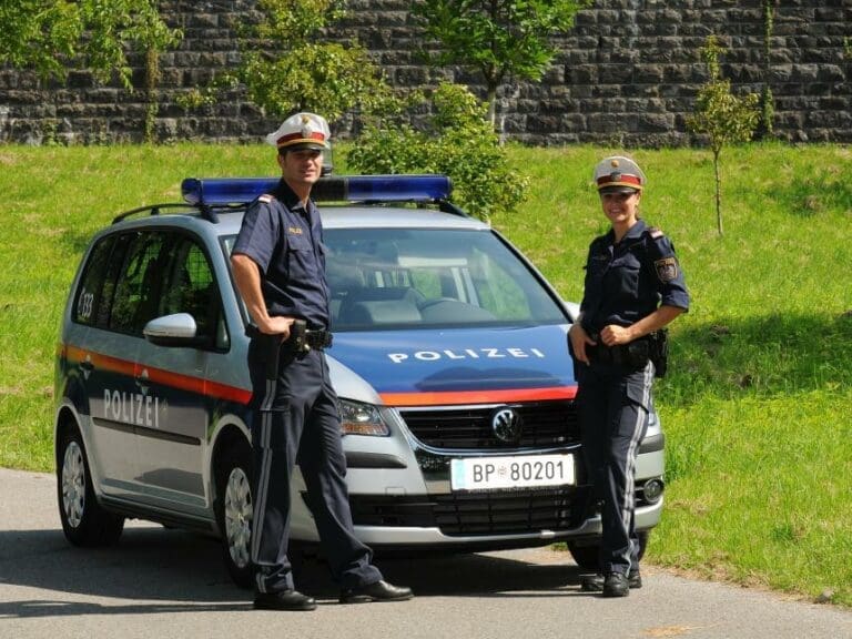 Afghanischer Randalierer verletzt 2 Polizistinnen — Bild: böhringer / wikimedia.org (CC-BY-SA-3.0)
