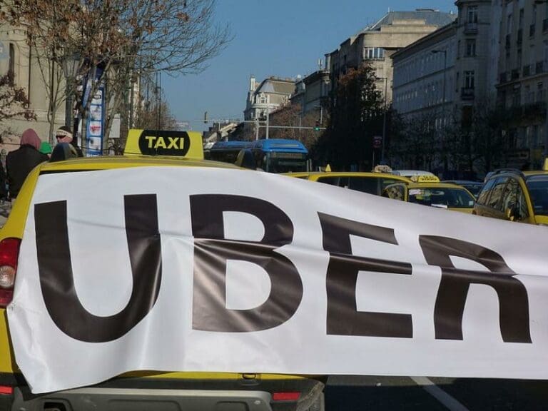 Taxler atmen auf: Uber gerichtlich gestoppt — Bild: Elekes Andor / Wikimedia (CC-BY-SA-4.0)