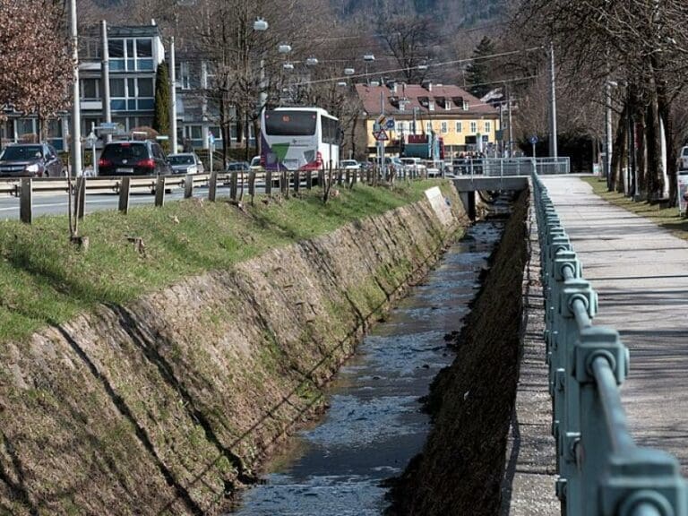 Auch im östlichen Salzburger Stadtteil Parsch muss man mittlerweile damit rechnen, am hellichten Tag auf offener Straße niedergestochen zu werden.