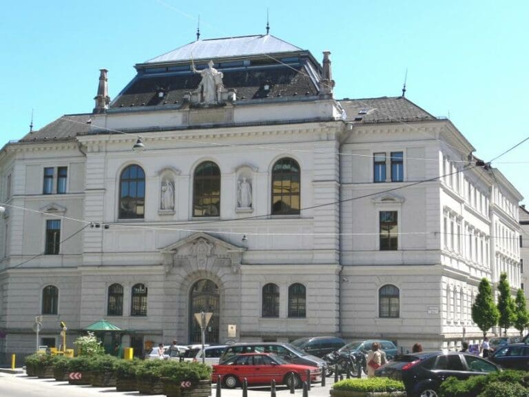 Sieben Raubüberfälle: Jugendbande vor Gericht — Bild: Andreas Praefcke / wikimedia.org (CC-BY-3.0)
