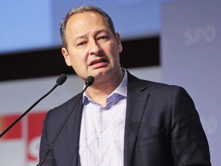 Schieder: Unternehmer schuld an Arbeitslosigkeit — Bild: SPÖ / Johannes Zinner / Wikimedia CC BY-SA 2.0