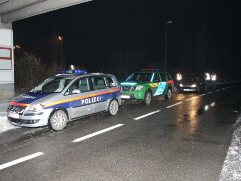 Tschetschenen drehten durch - Polizist verletzt — Bild: unzensuriert.at