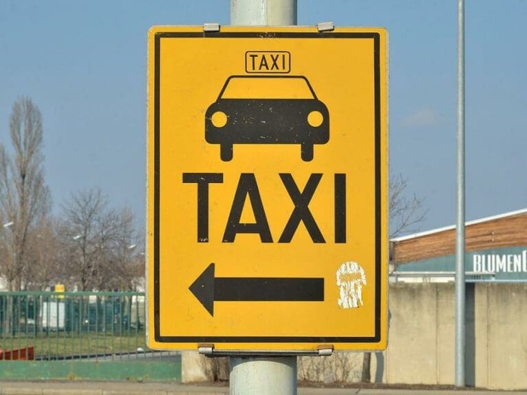 Mädchen entging im Taxi knapp Vergewaltigung — Bild: Herzi Pinki - Own work / Wikimedia CC BY-SA 4.0