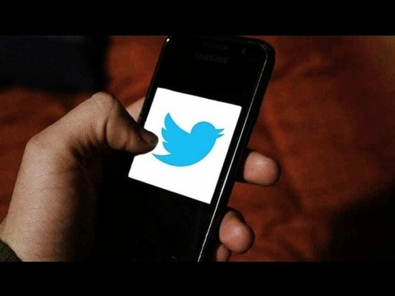 Nutzer verlassen Twitter nach neuer Zensurwelle — Bild: Esther Vargas / flickr (CC BY-SA 2.0)