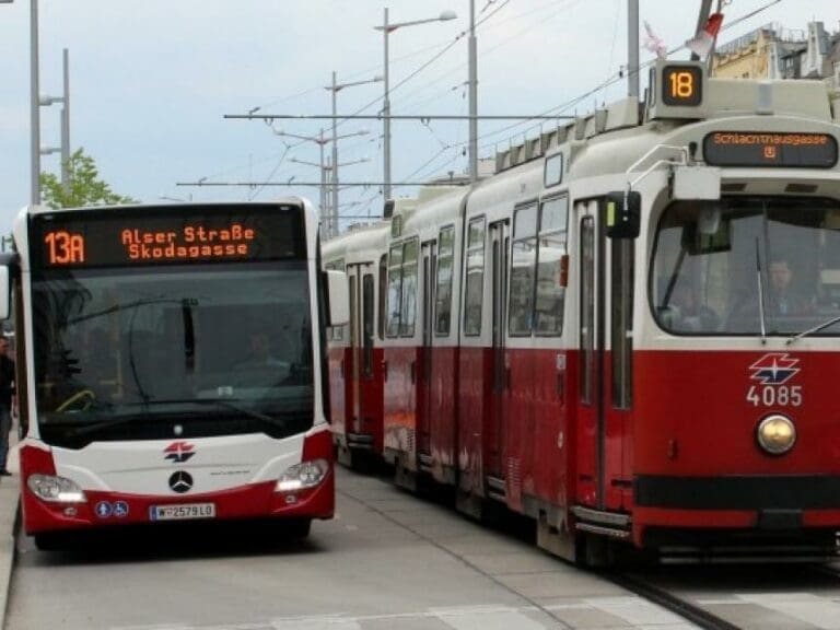 Ramadan bringt Busfahrgäste in Gefahr — Bild: Kurt Rasmussen / Attribution / Wikimedia