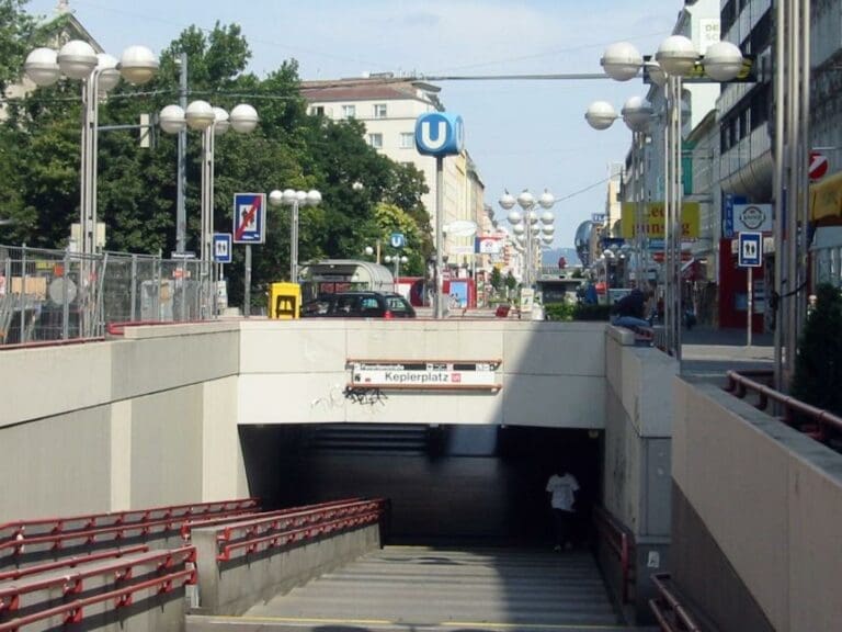 Mordversuch: Afghane in Wien vor Gericht — Bild: Invisigoth67 / wikimedia.org (CC-BY-SA-3.0)