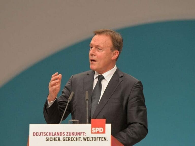 Thomas Oppermann denkt schon an die nächste Wahl und versucht, sich einsichtig punkto Einwanderung zu geben.