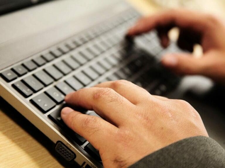 "Vergast alle Flüchtlinge": Posting war ein Fake — Bild: Ministerio TIC Colombia / flickr (CC BY 2.0)