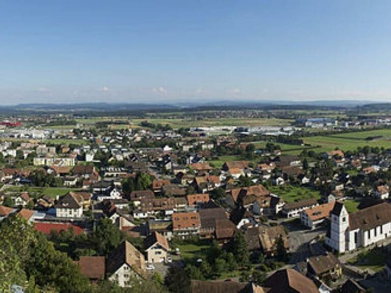 Schweizer Volksschule führt Deutsch-Pflicht ein — Bild: Minnou / Wikimedia (CC-BY-SA-3.0)