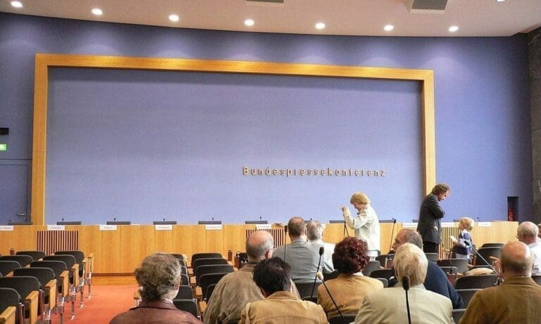 20 Milliarden Euro: Bundesregierung will “deutsche” IS-Terroristen im Irak freikaufen — Anton Schubert / Wikimedia (CC BY-SA 2.0 de)