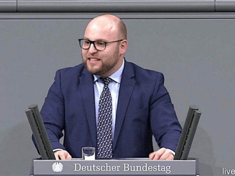 AfD nimmt zu Fake News über Frohnmaier Stellung — Bild: AfD