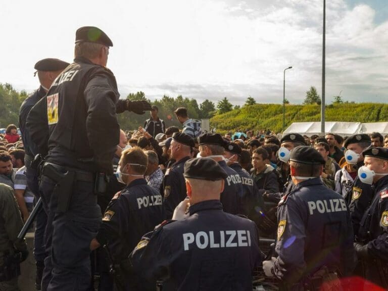 Asyl: Polizeiführung leugnet und vertuscht — Bild: reporter.co.at