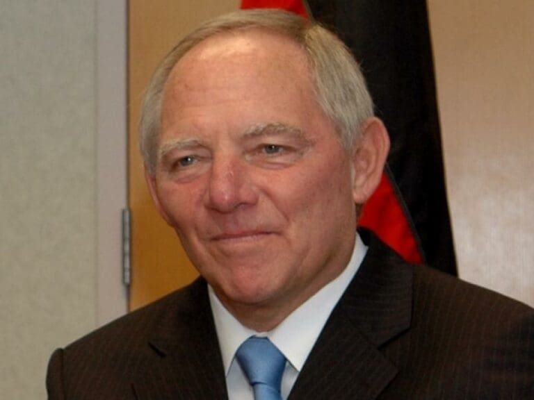 Via Medien: Schäuble erteilt seiner Parteichefin eine Absage – und stellt sie öffentlich bloß — Bild: DHS Photo/Bahler / Wikimedia (public domain)