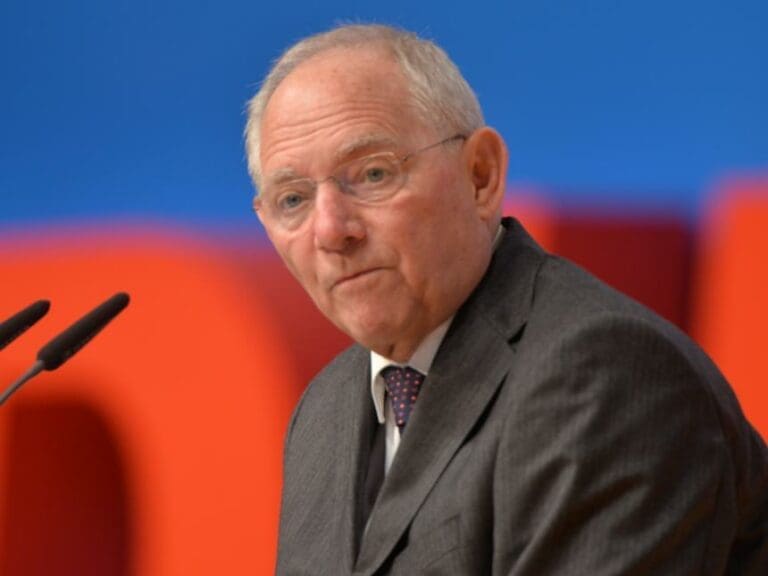 Im Zuge der Antisemitsmus-Debatte holt der Präsident des Deutschen Bundestages Wolfgang Schäuble weit aus.